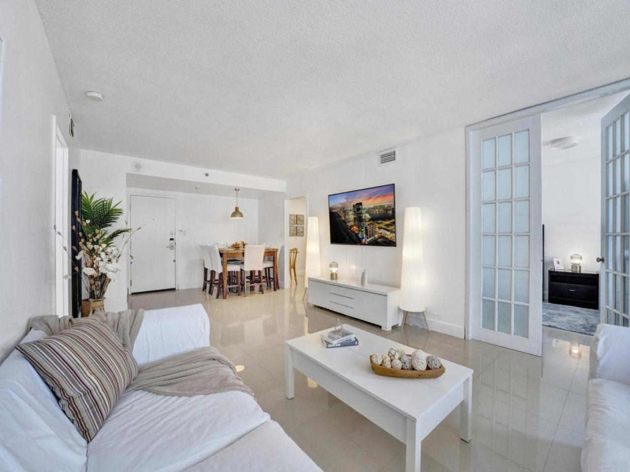 Charming Ocean View With Service 1516 Miami Beach